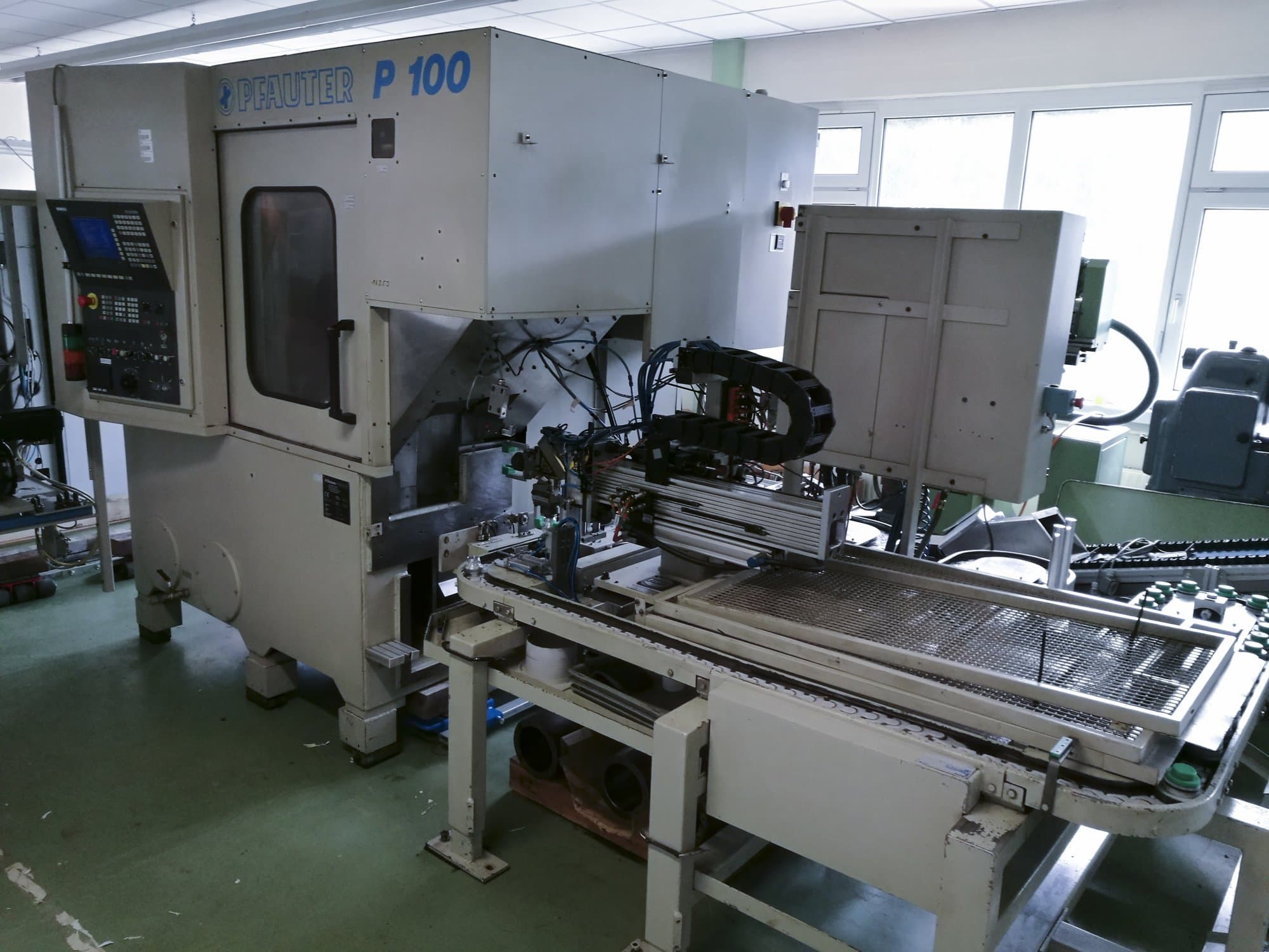 Front view of GLEASON-PFAUTER P100 Machine