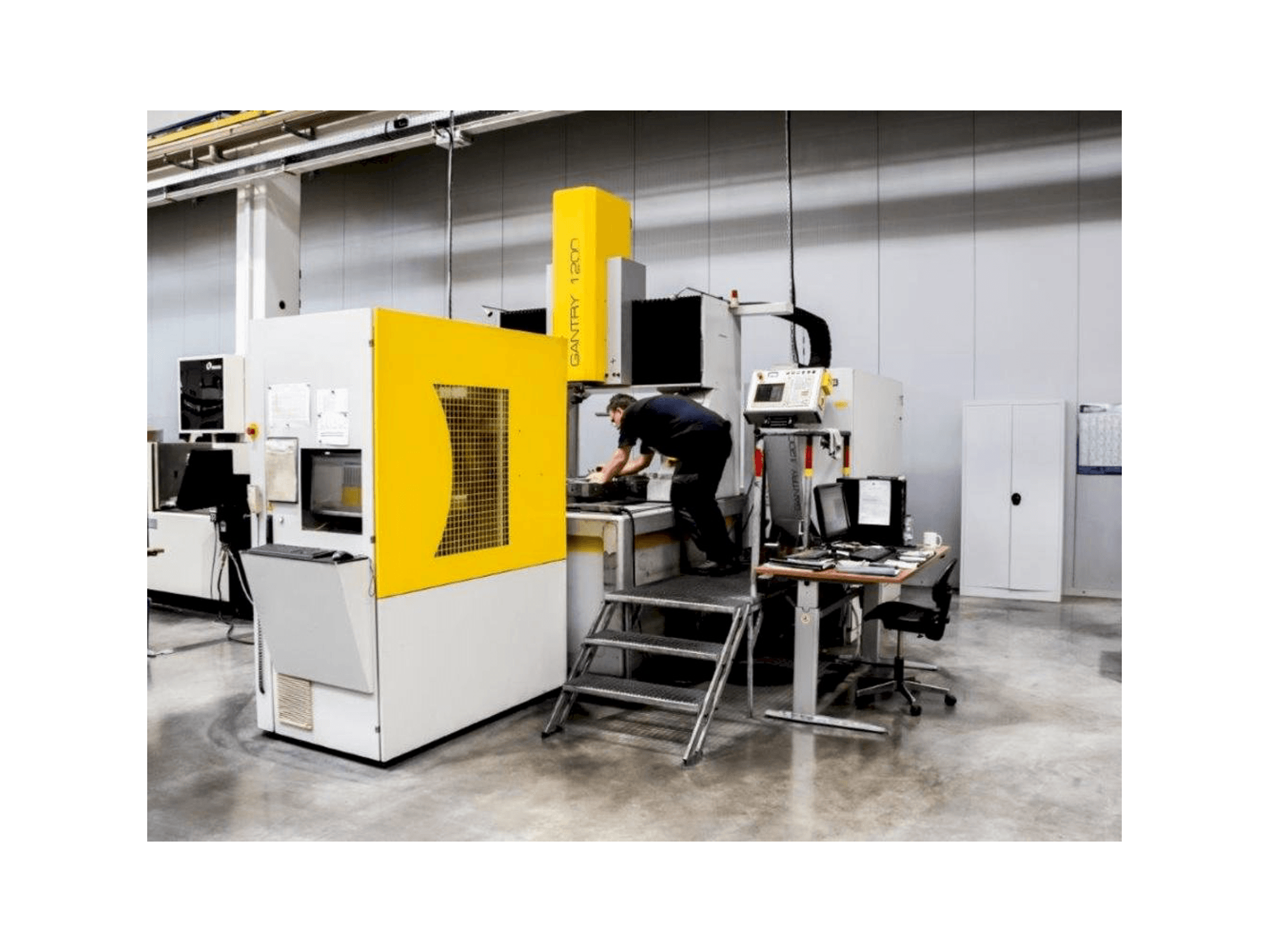 Front view of OPS-INGERSOLL Gantry 1200 machine