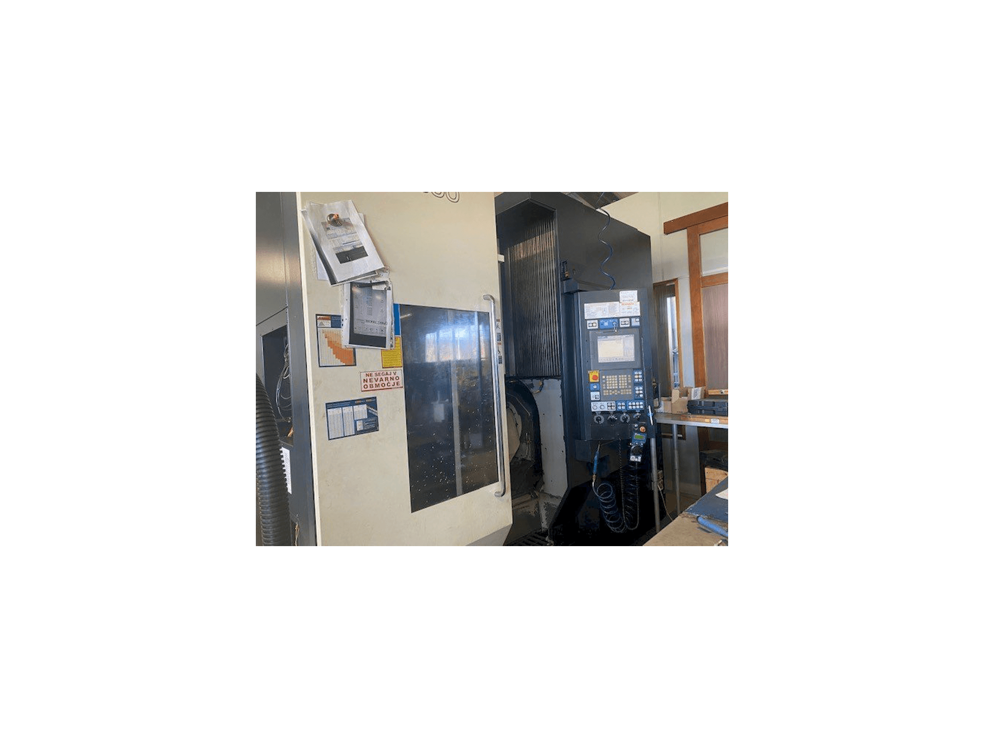 Front view of Makino D500 machine