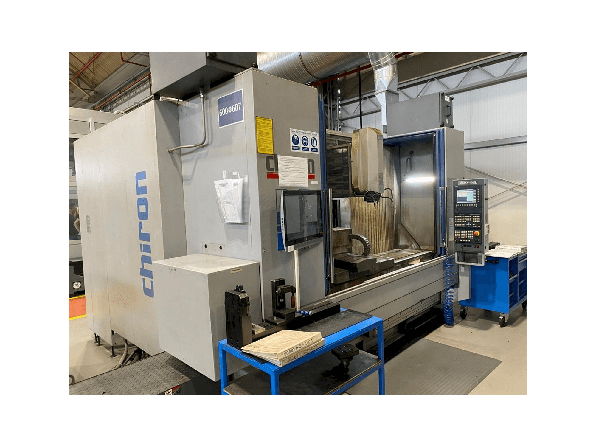 Front view of CHIRON MILL 2000 machine