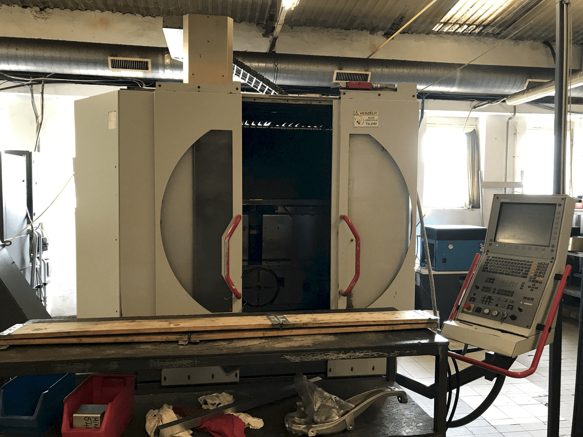 Front view of HERMLE B 300 U machine