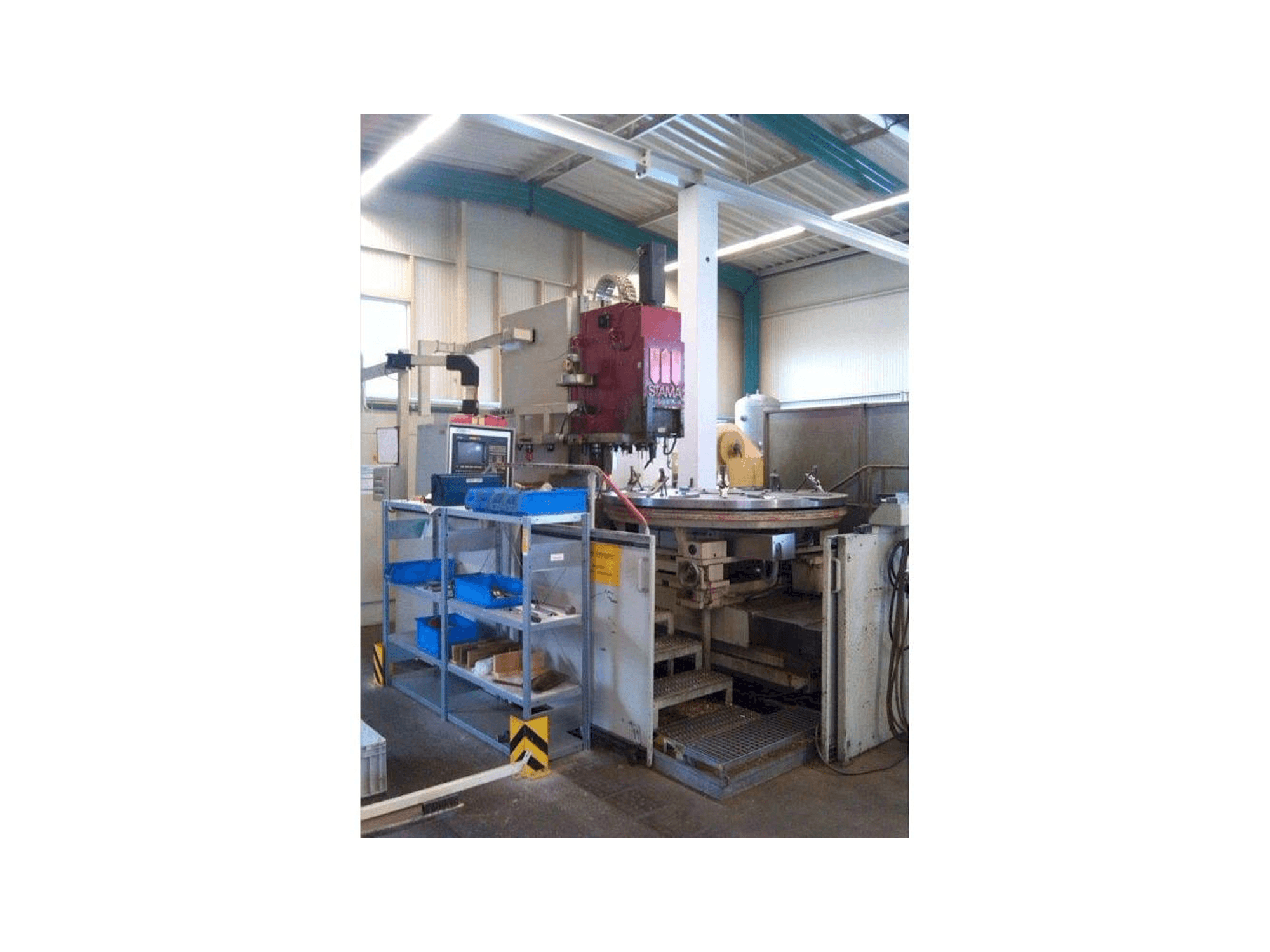 Front view of STAMA MC 430- GÜ machine