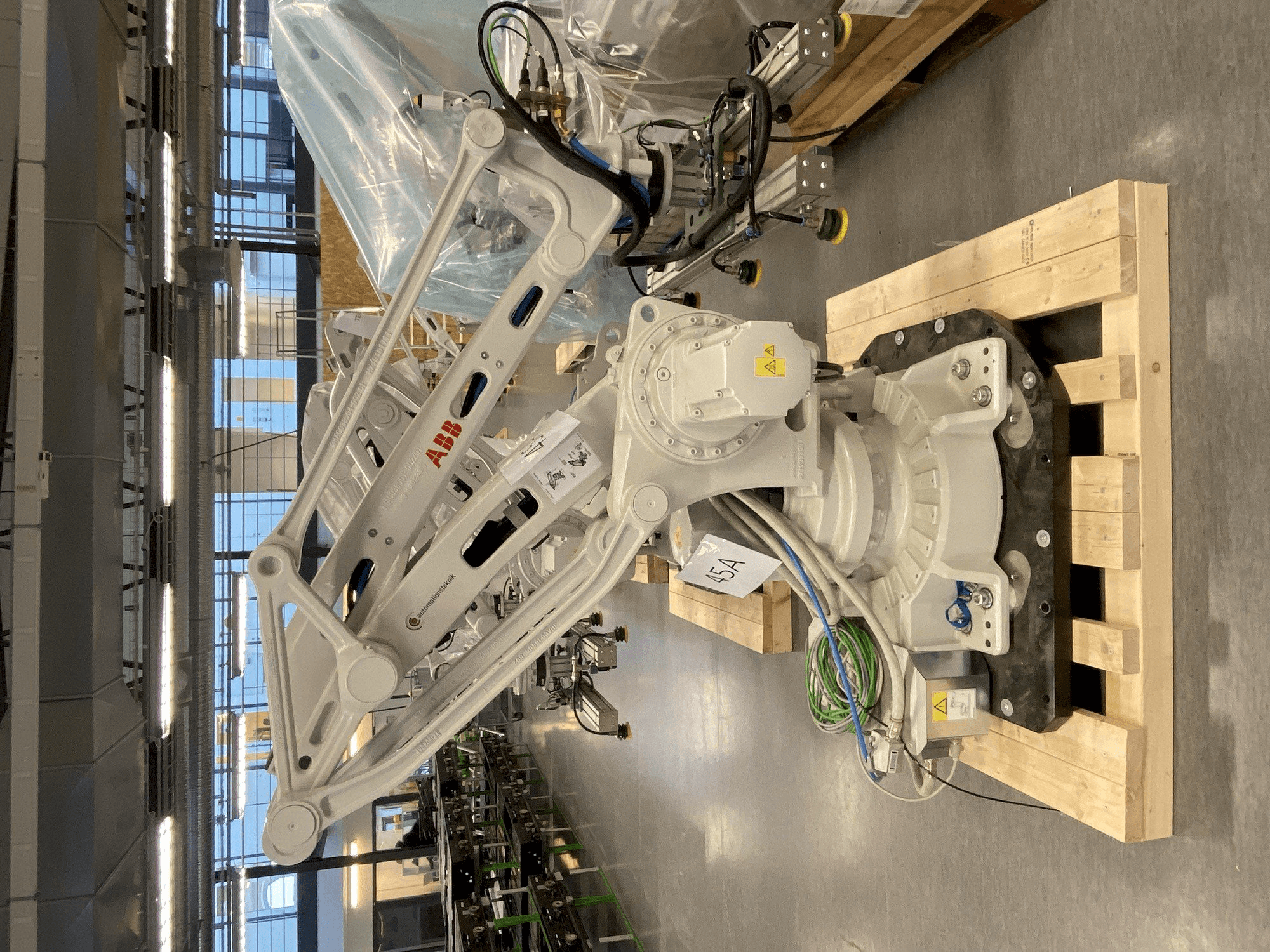 Front view of ABB IRB 460-110/2.4 machine