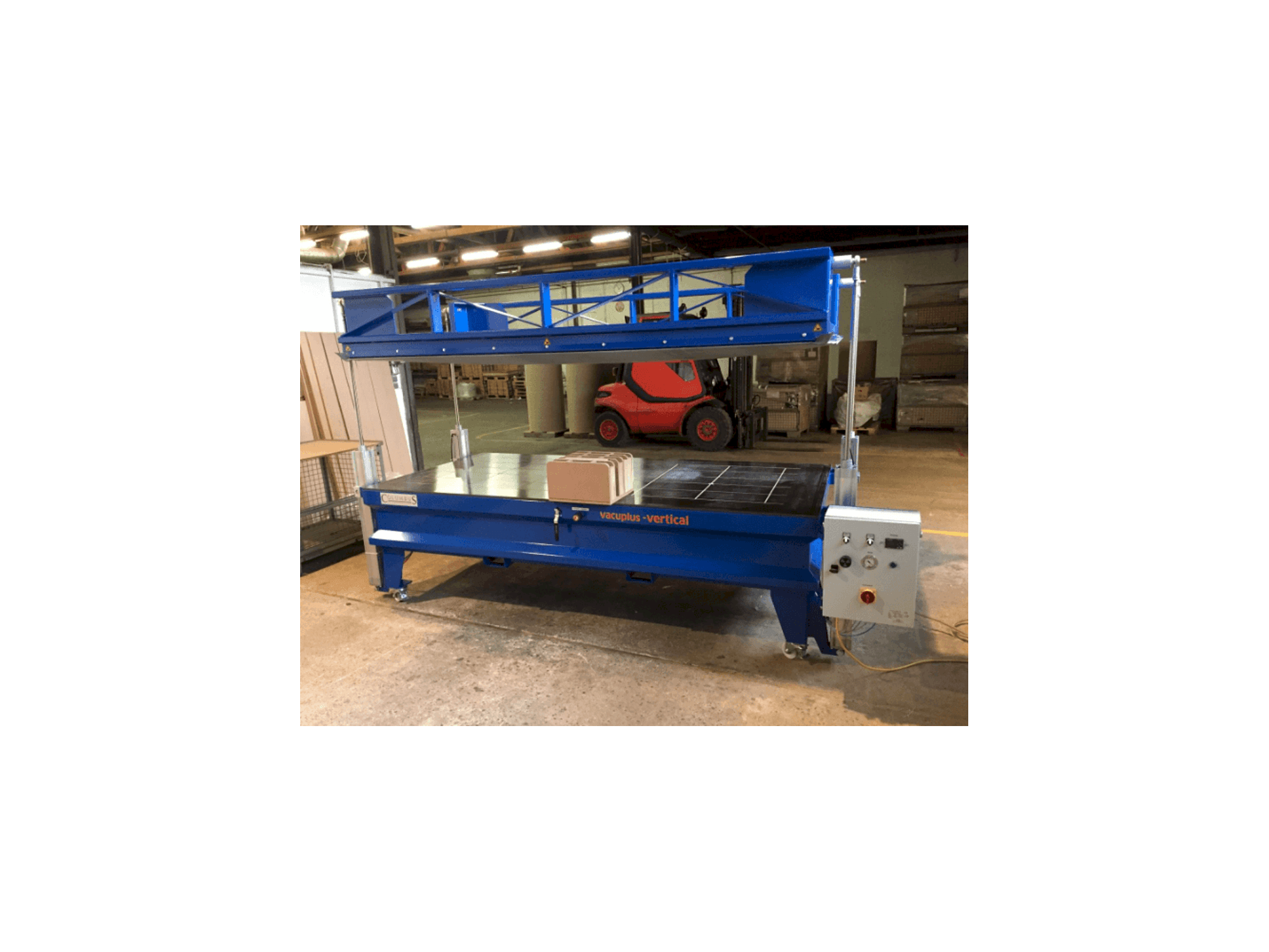 Front view of Columbus VAKUPLUS Vertikal machine