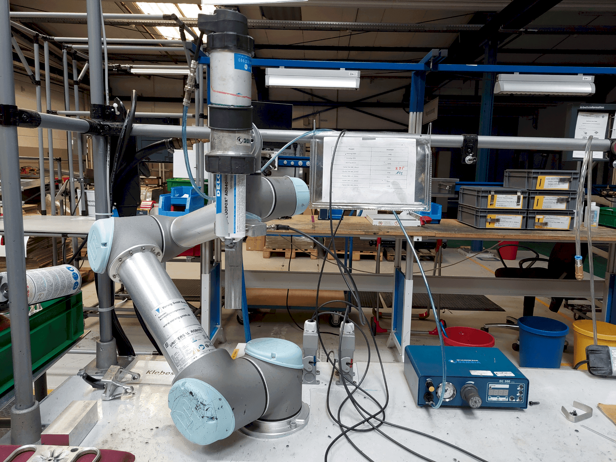 Front view of Universal Robots UR5 machine