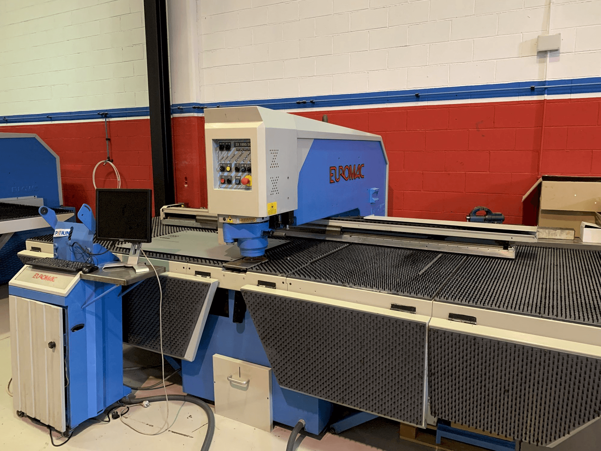 Front view of Euromac ZX 1000-30-2000 machine