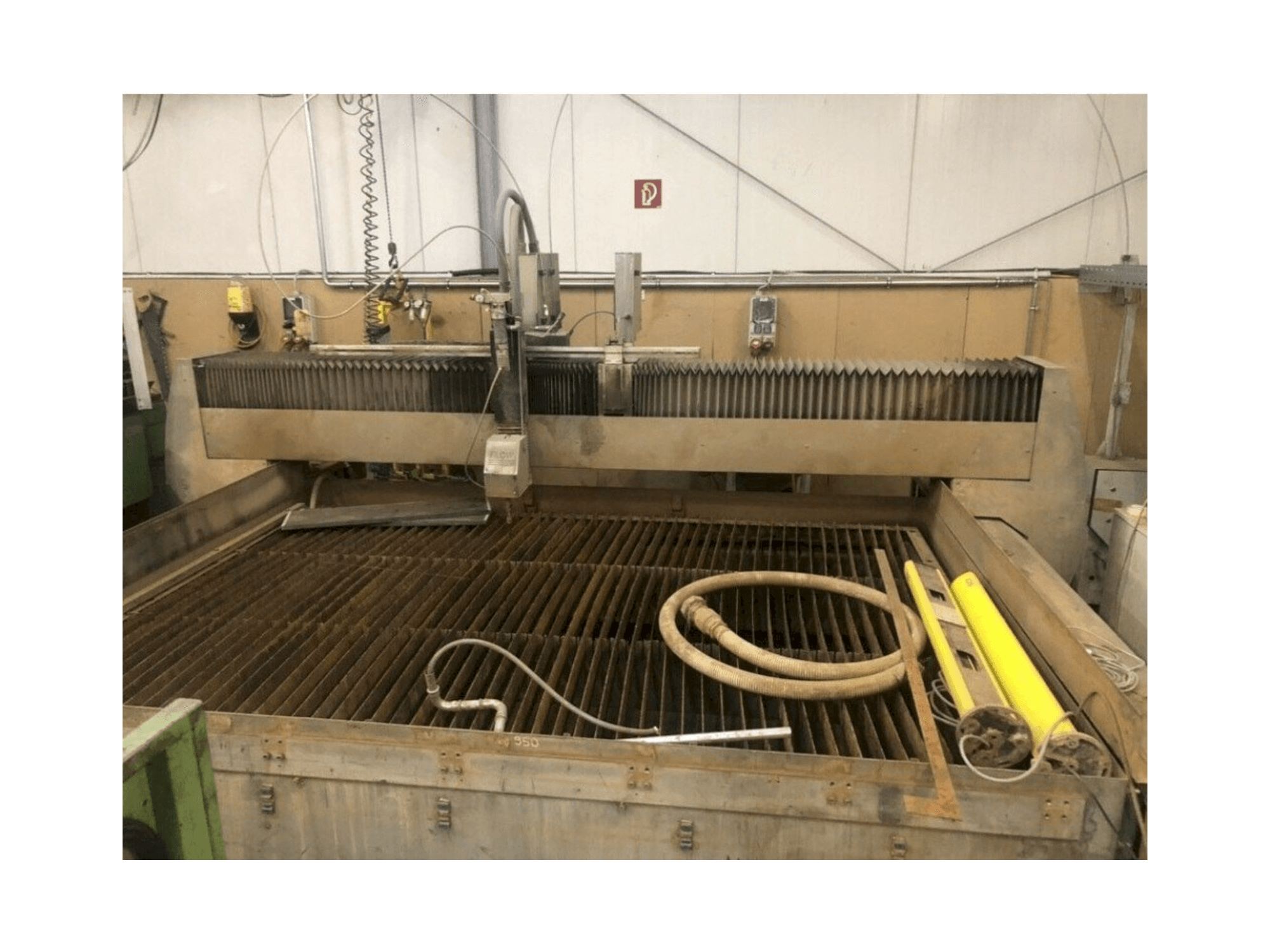 Front view of Flow WMCE-3020 machine