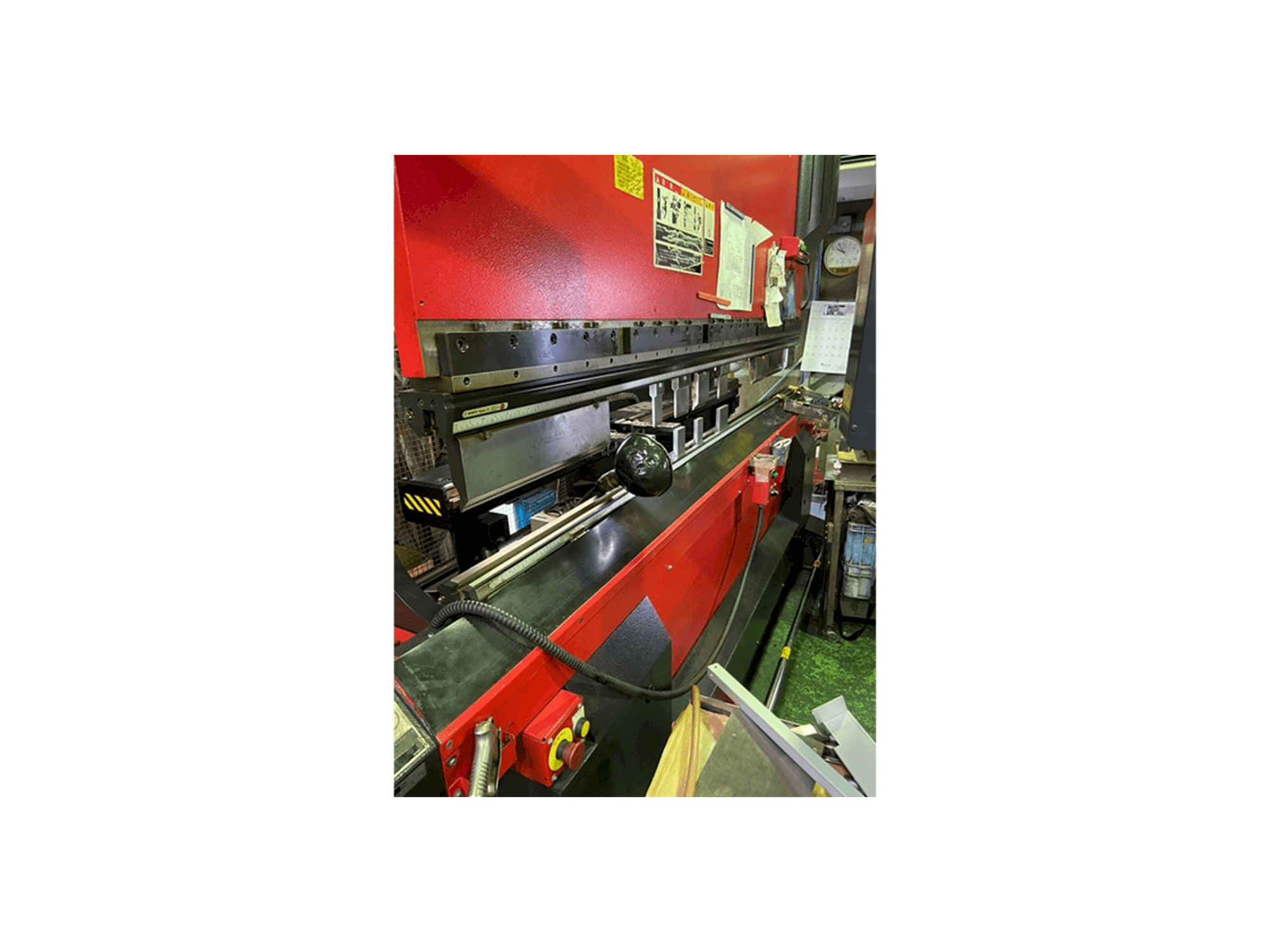 Left side view of AMADA HDS 8025 NT machine