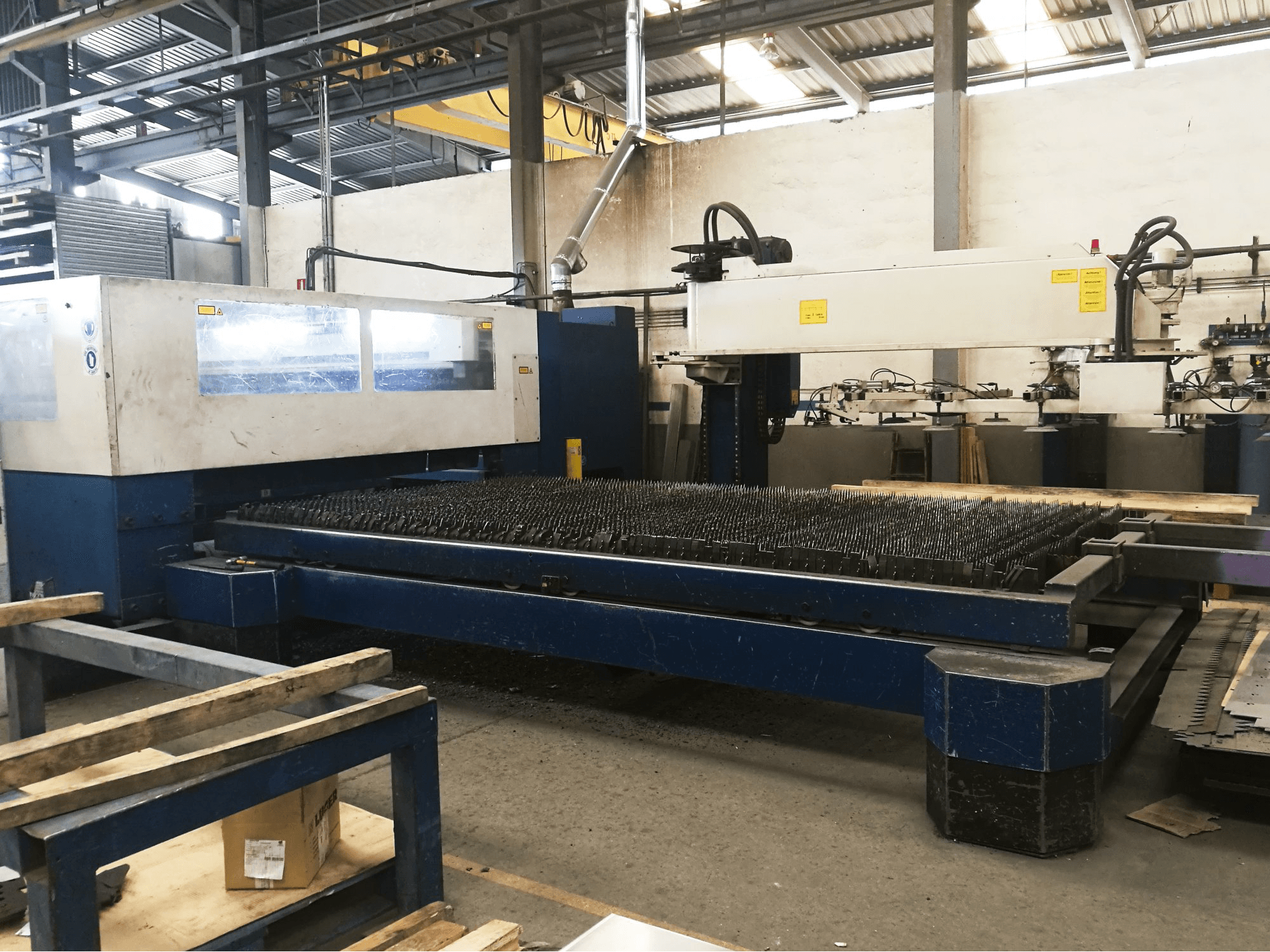 Left view of Trumpf Trumatic L4030 machine